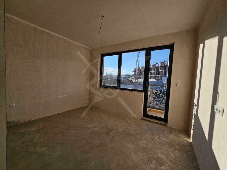 Продава се Тристаен апартамент в Варна, м-т Траката - 92 кв.м за 1750 €/кв.м - Снимка #4