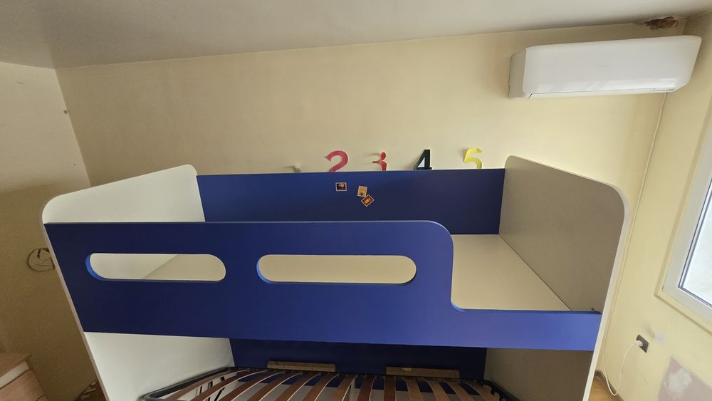 Двуетажо легло, размери 205/95, с отварящи се рамка за багаж