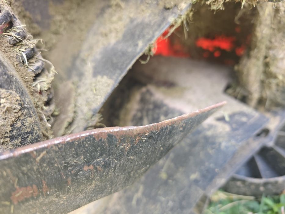 Vând mașină de tuns iarba electrica cu fir elEvotools LM1200