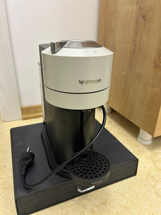 Espressor KRUPS Vertuo + suport capsule