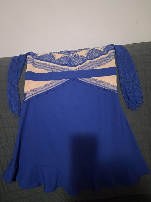 vand rochie albastra