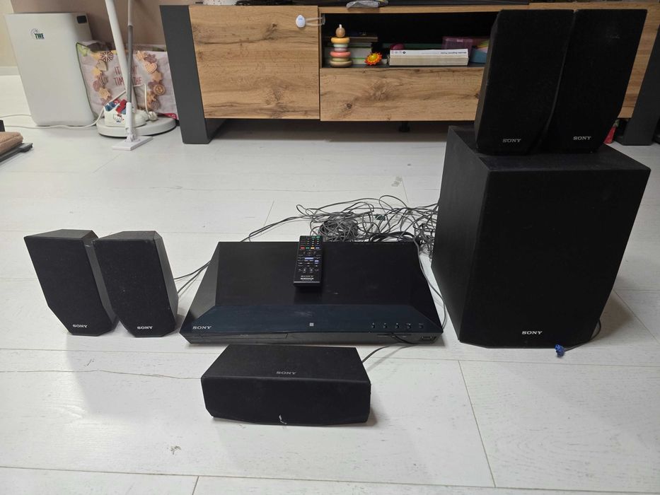 Sony theatre system BDV e2100