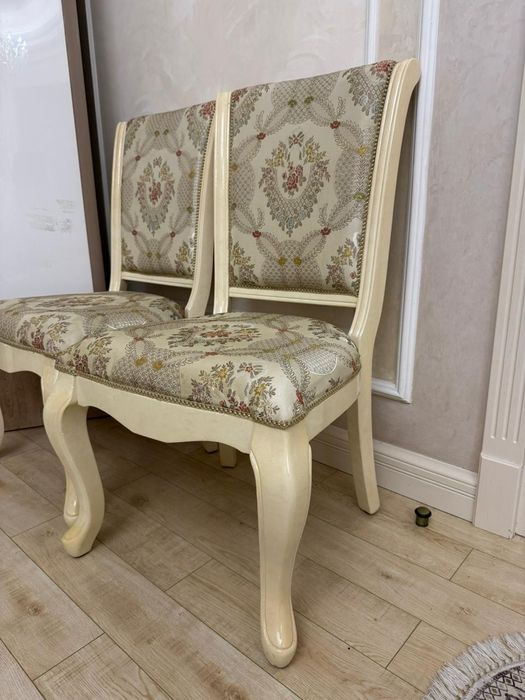 Продаётся комплект для столовой/гостино