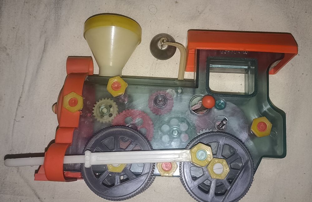 Советский заводной паровозик