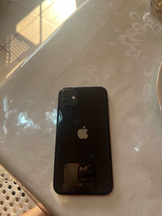 Продам Айфон 11