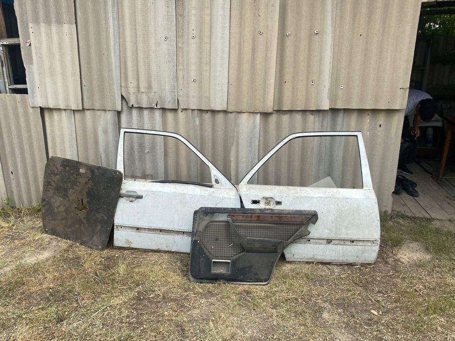 Продам дверь 124 мерс