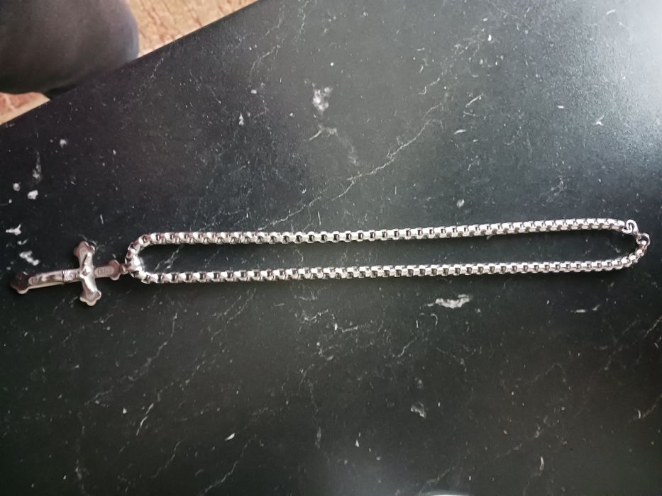 Кръст с 54 грама синджир, от неръждаема стомана.