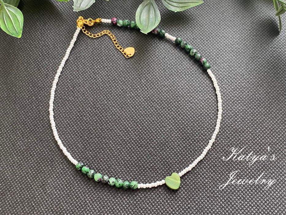 Бижута от естествени камъни. Чокъри