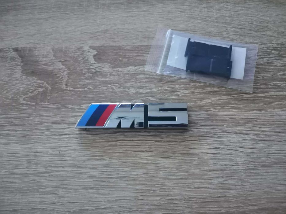 Предна решетка сребриста емблема BMW M5