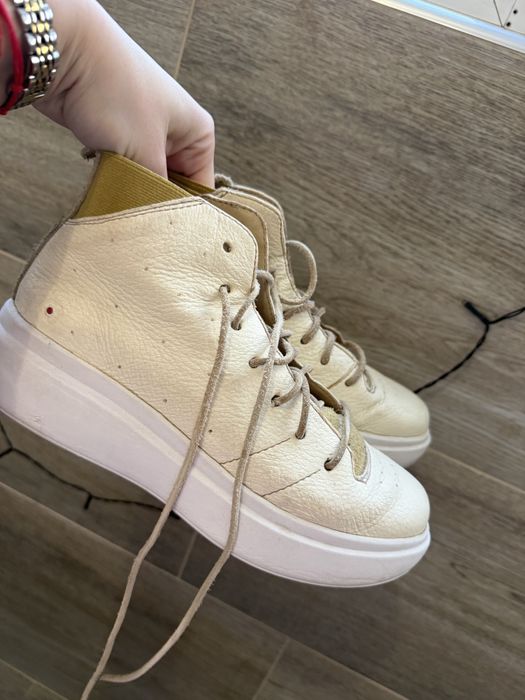 Бели сникърси Tsubo