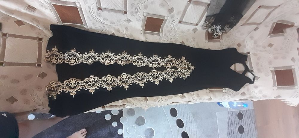 Платье длинное, и очень красивое