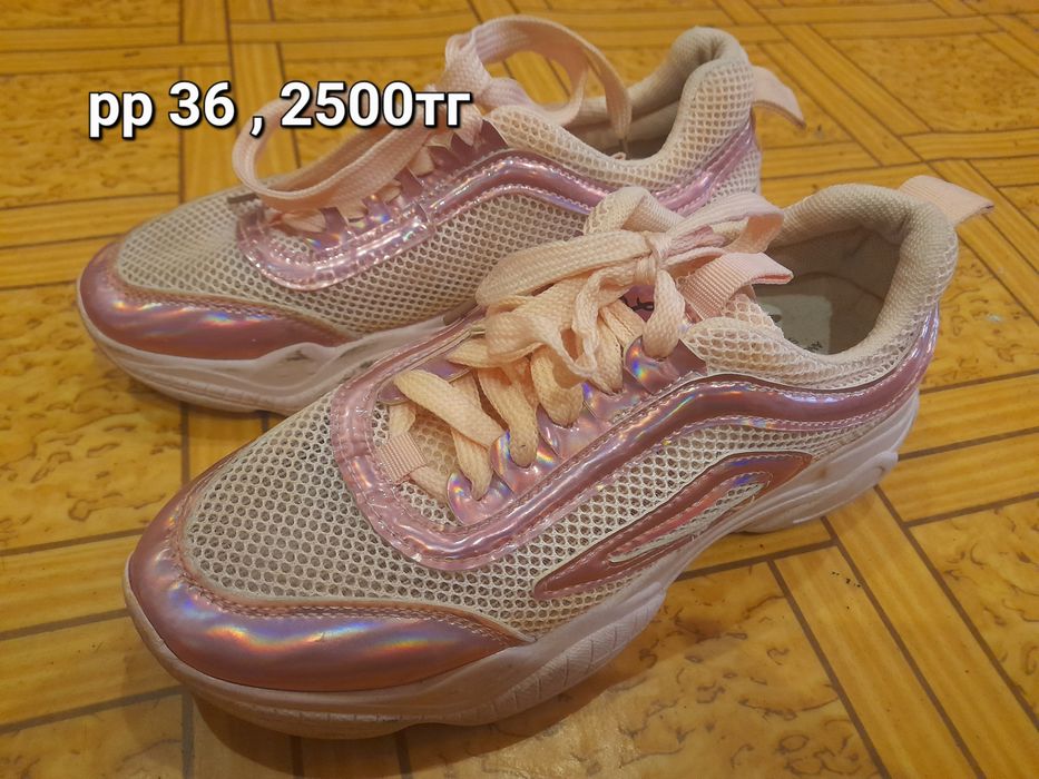 Продам детскую Обувь