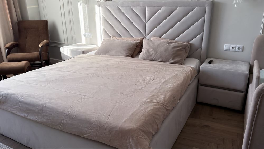 Продам кровать + тумбы+ пуф