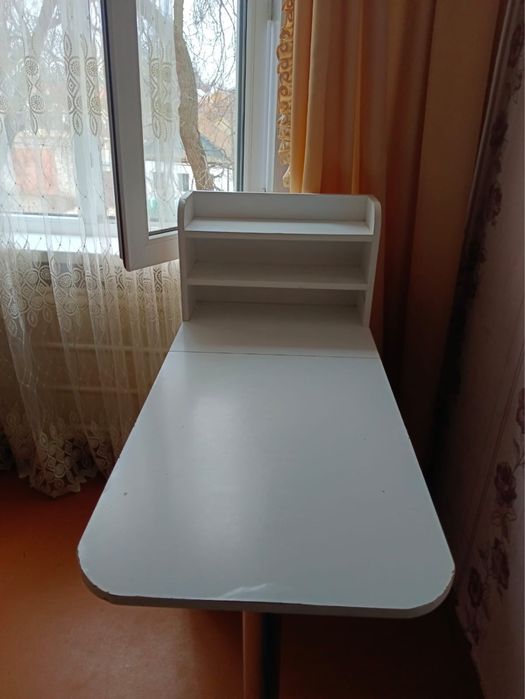 Маникюрный столик