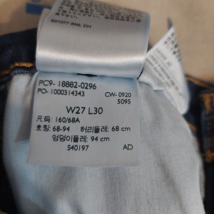 Blugi Levi Strauss impecabili