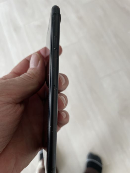 Продавам Iphone 7