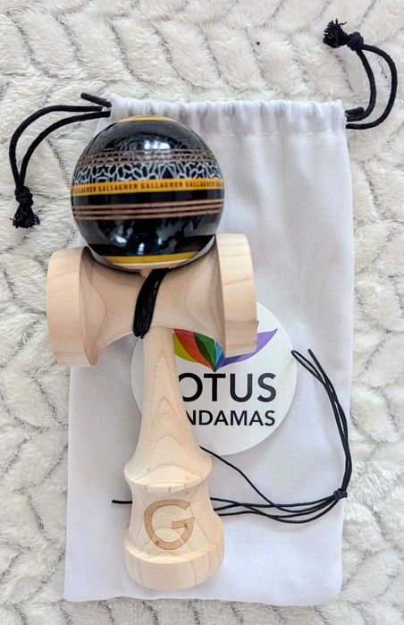 Kendama LOTUS: Gallagher/Bloom, Antiskid/Sticky (Pret pe bucata!)