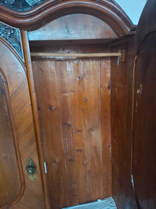 Dulap antic deosebit