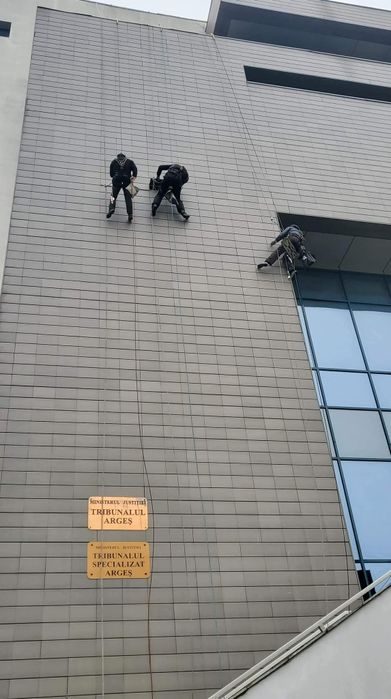 Alpiniști utilitari – servicii profesionale la înălțime