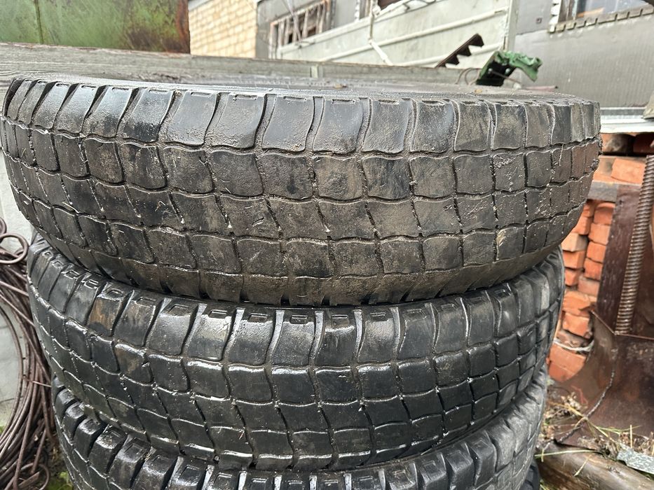 Продам резину на камаз