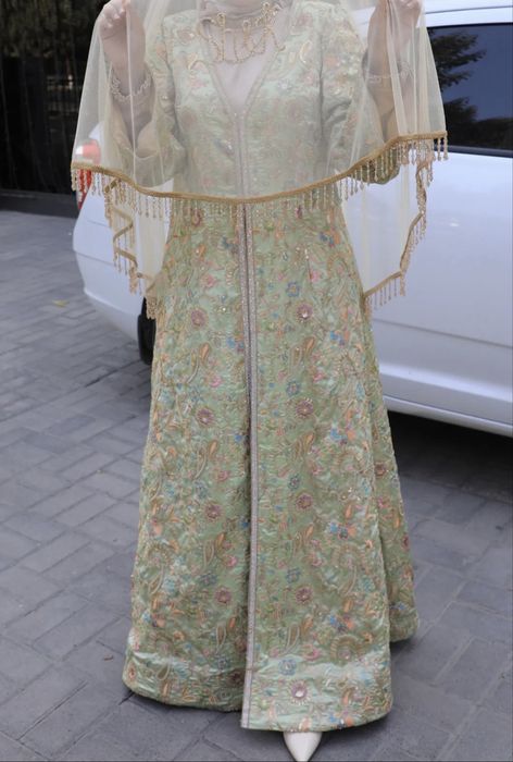 Продается ансамбль (Чапан+платье база)