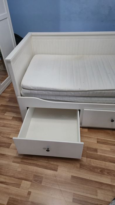 Vand divan ikea culoare alb