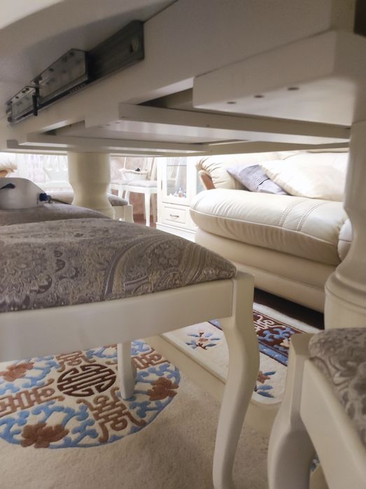 Стол для гостиной комнаты