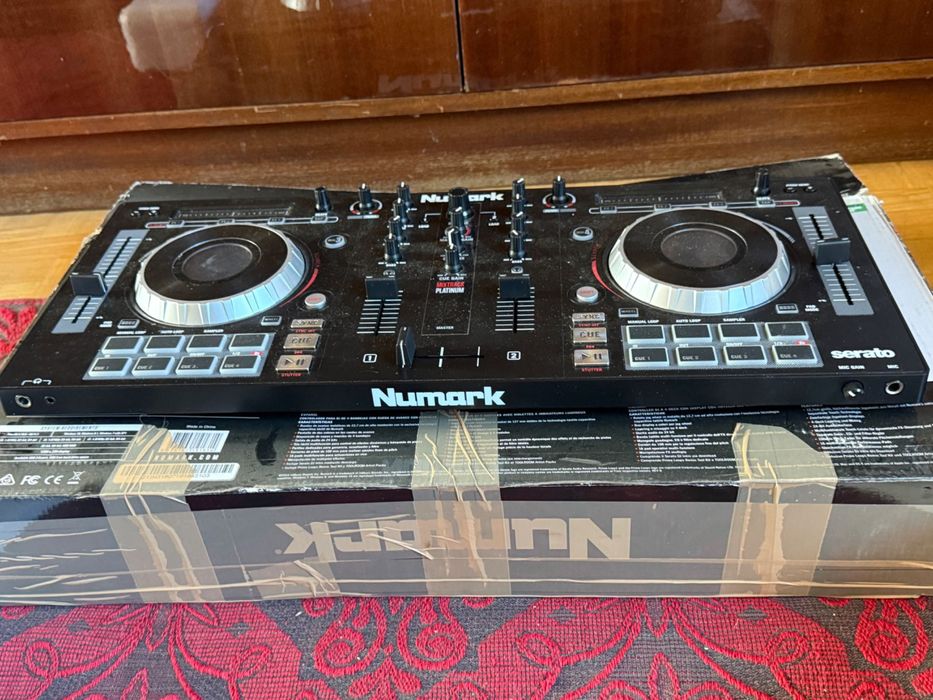 Продавам DJ контролер Numark DJ Mixtrack Platinum купуван от Германия