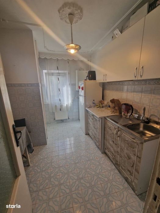 De vanzare apartament 2 camere, balcon, 50mp, etaj intermediar, 37000e