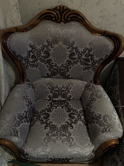 Диван велюровый с двумя креслами