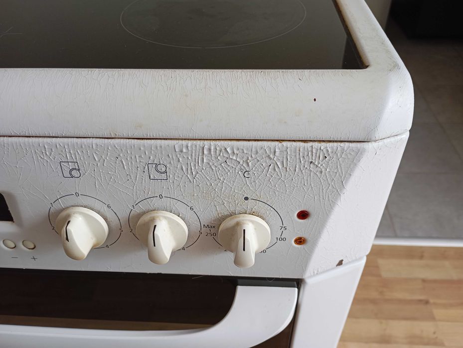 Готварска печка BEKO със стъклокерамични котлони – работеща