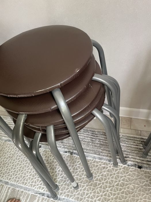 Продаю стол + 20 стульями