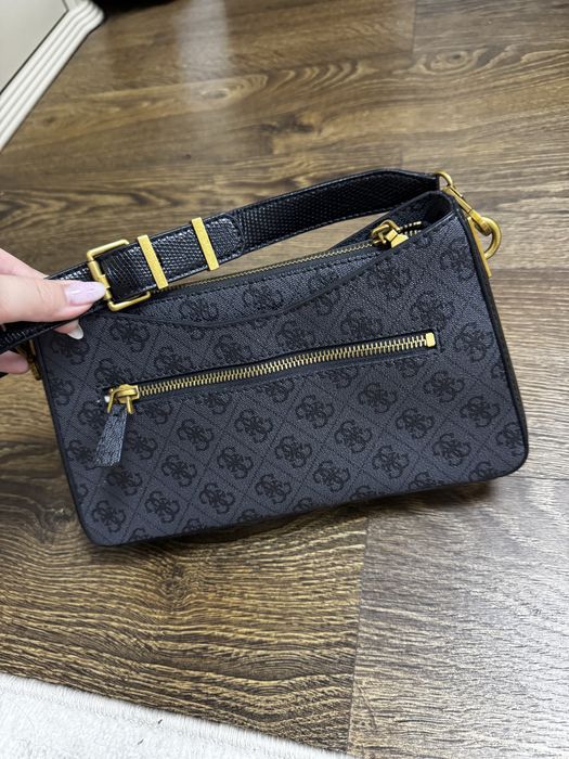 Сумка Guess удобная