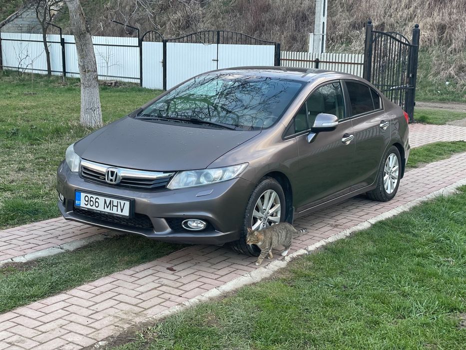 Honda Civic Încărcată complet. Mașina este echipată cu gaz natural lichefiat(GPL).