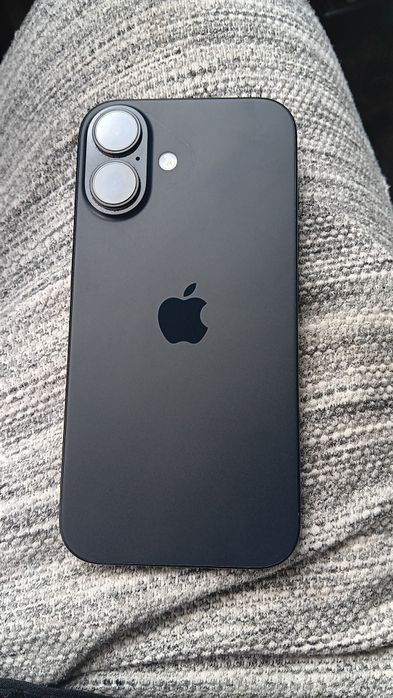 Продавам IPhone 16 128gb