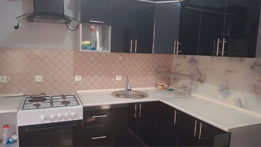 Андижон ш.  Эски уш куча 1 этаж 2 хона сотилади