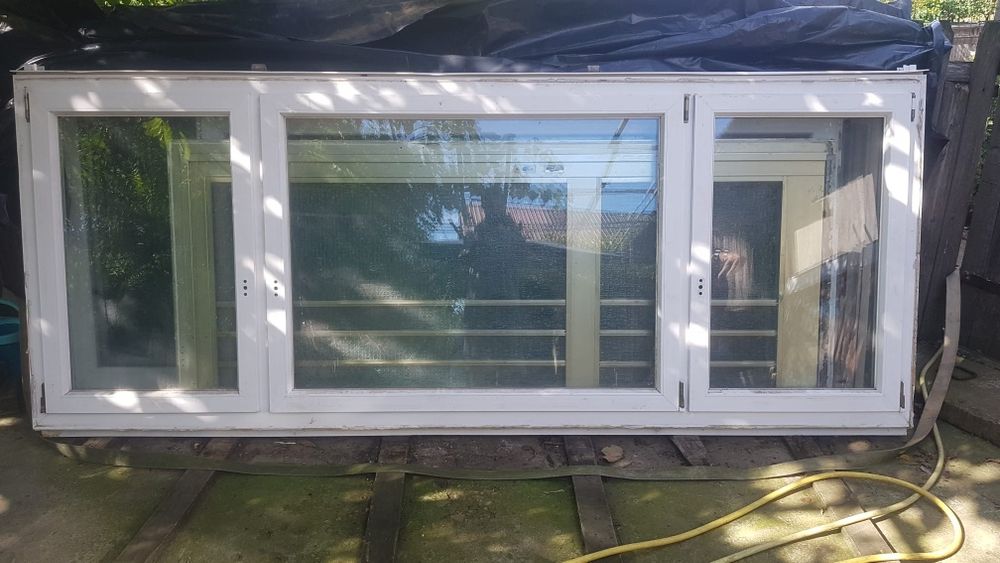 Geamuri termopan din pvc si lemn stratificat