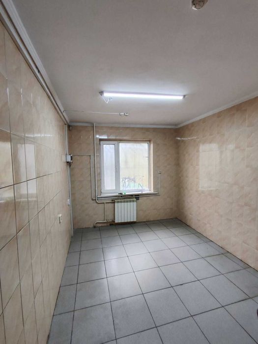 Напротив ТД Бакалея, 42 кв.м.