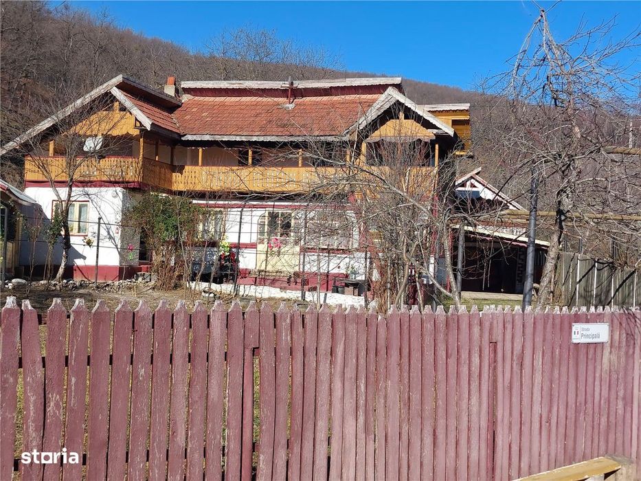 Casa P+1, 5 camere, teren 1200 mp, sat Barbuncesti, Grajdana