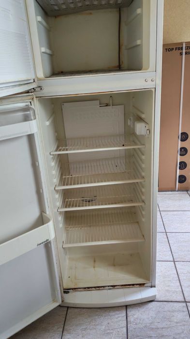 Продавам немски хладилник