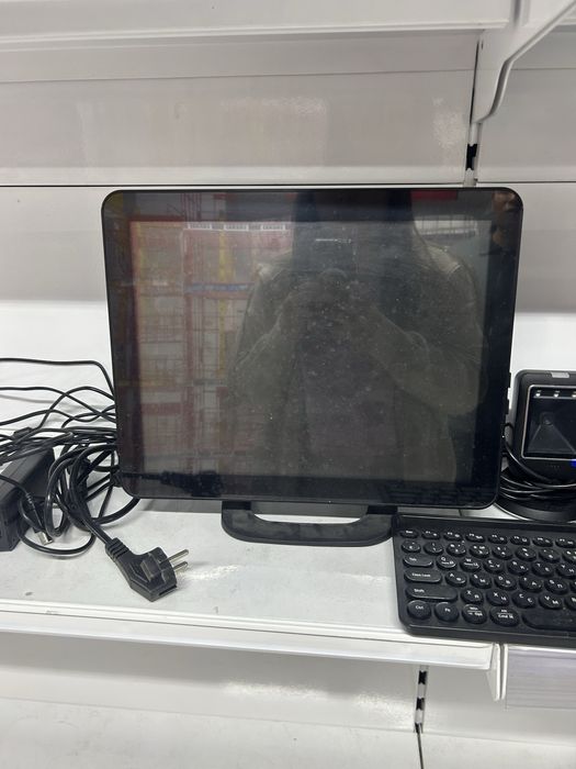 Кассовый аппарат Umag. Весы