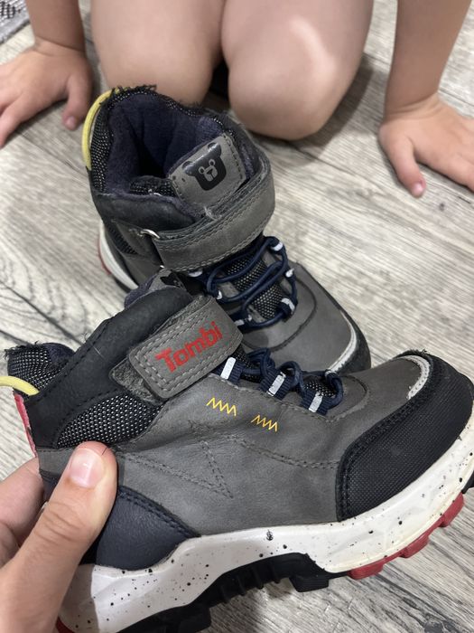 Продам детакую обувь