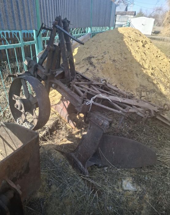 Продам плуг для трактора