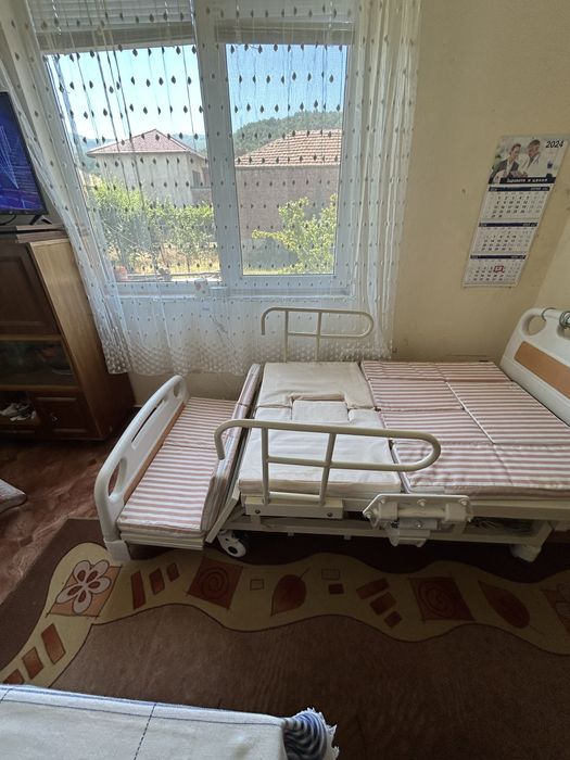 Електрическо болнично легло