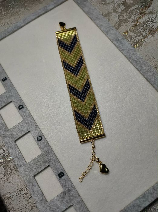 Ръчно правени гривни и обеци