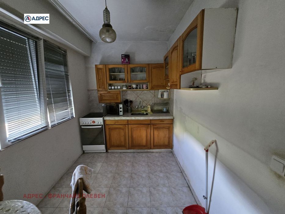 Продава се Двустаен апартамент в Плевен, Сторгозия - 65 кв.м за 1200 €/кв.м - Снимка #3