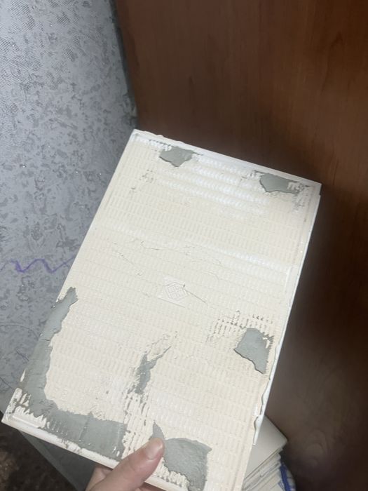 Плитка  б/у. 20*30 , цена 4000 тг