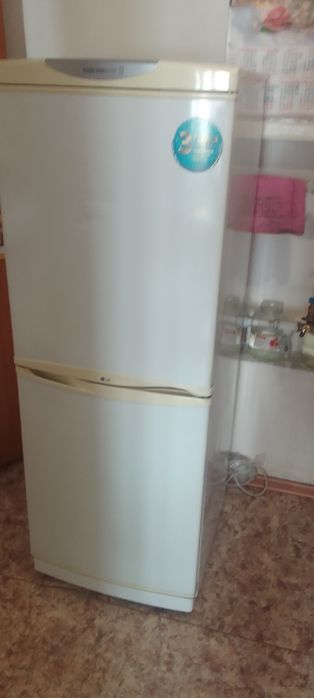 Продам холодильник