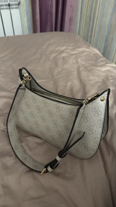Сумка Guess белая