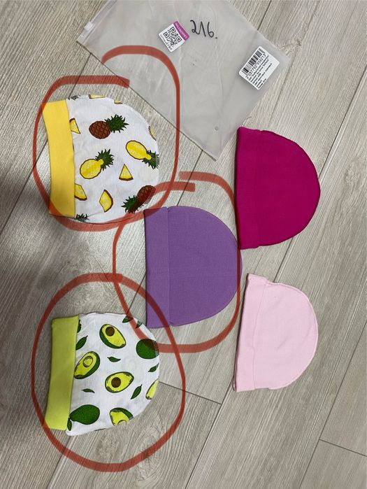 Шапочки на девочку до 3 месяцев